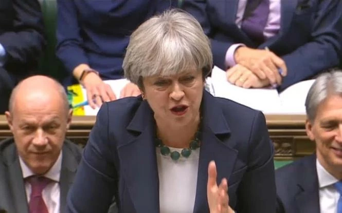 Η Τερέζα Μέι απείλησε τους αντάρτες βουλευτές με πρόωρες εκλογές